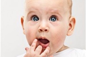 Aparitia dintisorilor bebelusului, un moment problematic