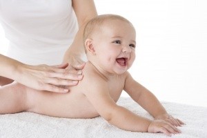 Masajul bebelusului - avantaje si tehnici