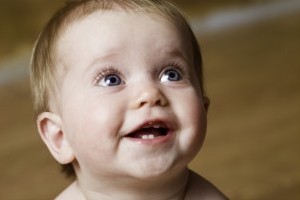 Mamele pot transmite bebelusilor cariile dentare