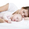Dilema parintilor: a dormi sau a nu dormi cu bebelusul?